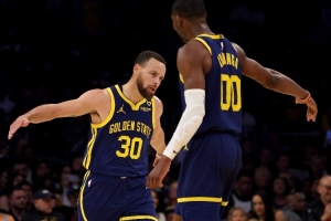 庫(kù)里：庫(kù)明加接受了防守東契奇的挑戰(zhàn) 他打出了有影響力的表現(xiàn)