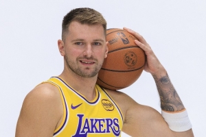 東契奇：經(jīng)過休賽期體能訓(xùn)練 我感覺沒那么累&狀態(tài)也更好了