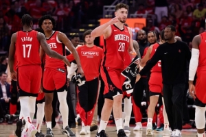 畫風清奇的揭幕戰(zhàn)