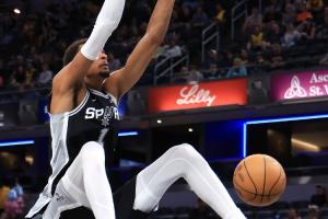 名記：文班已經在純純玩弄濃眉了！聯盟其他人麻煩大了