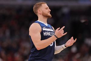 Haynes：迪文岑佐將作為首發(fā)控衛(wèi)出戰(zhàn)今天的揭幕戰(zhàn)！