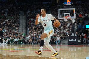 效率極高！凱爾登-約翰遜6投5中砍下11分5籃板2助攻 正負(fù)值+10