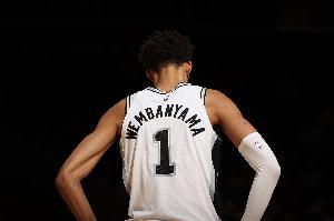 兩節(jié)半27分10板3帽！加內(nèi)特發(fā)推：文班亞馬MVP