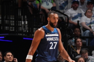 楊瀚森被戈貝爾封蓋！劉維偉：昨天跟他說了 只晃一下就投不行