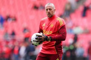 41歲零348天，阿賈克斯門將帕斯維爾成歐冠歷史出場第三年長球員