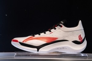 楊瀚森的新球鞋！馭帥20個人PE配色 帶有專屬Logo和球衣號碼