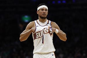 扛起球隊！布克19中10砍下31分5板3助1斷