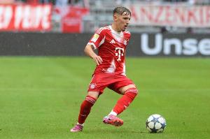 17歲242天！卡爾超越穆西亞拉，成為拜仁隊史歐冠最年輕進(jìn)球者