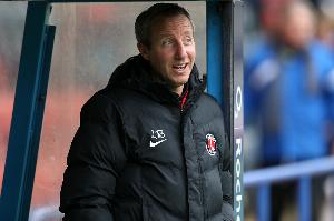 鮑耶回憶遭遇空難：消防員告訴我們，如果再晚一分鐘飛機就會爆炸