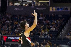 路走寬了！阿夫迪亞半場10分2板1助 傳球給楊瀚森助其得生涯首分