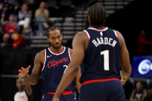 漫不經心的狀態(tài)又來了！哈登傳球小卡&全隊停滯 爵士扣籃打停快船