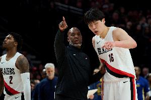 媒體人：遇到對方5人尤其內線都能投射時 比盧普斯更愿意用小陣容