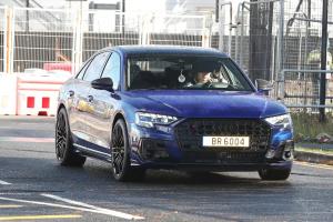 一天一輛？太陽(yáng)報(bào)：哈蘭德新的奧迪S8亮相，前幾天剛添置蘭博基尼