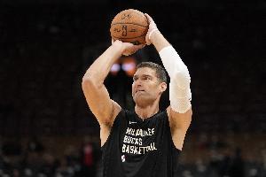 盡力了！大洛佩斯替補(bǔ)17分鐘三分11中5貢獻(xiàn)15分3板