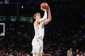 為何對(duì)位馬卡如此有挑戰(zhàn)性？小卡：他能投能突 能運(yùn)球又能殺禁區(qū)