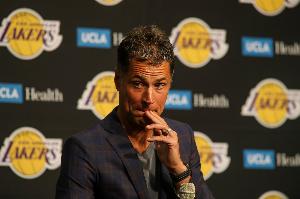 佩林卡這次真危了！浪費(fèi)老詹巔峰卻穩(wěn)如老狗 新老板還有耐心嗎？