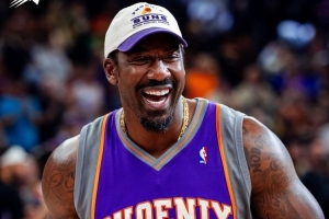 太陽揭幕戰迎來名宿小斯 當年的小霸王身材更加壯實了