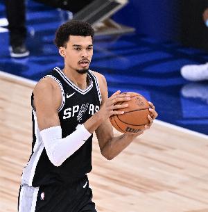 曾令旭：文班亞馬太夸張了 弗拉格的天賦在他面前不值一提