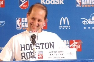 穩定環境對新秀很重要！湯帥換成范甘迪后 火箭對姚明的定位劇變