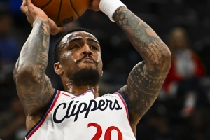 快船首秀！科林斯替補(bǔ)出戰(zhàn)28分鐘 12中6拿到14分7板1助1斷1帽