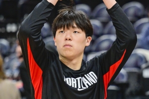 楊瀚森在對位中感受到差距 被對手隔扣 是NBA常規賽的常態