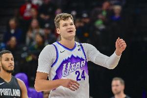 內(nèi)外兼修要無(wú)敵！凱斯勒半場(chǎng)6中6&三分2中2砍下15分6板3助2帽