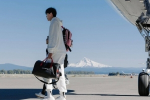 楊瀚森：一個賽季都要背粉色小書包 里面不會放東西就是個裝扮