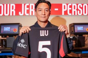 這是哪位吧友米蘭官博曬照：歡迎特別嘉賓，5號吳彥祖