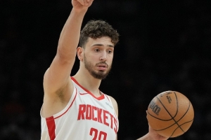 媒體人：申京對這支火箭非常關鍵 可他今天打得很爛 串聯不起來