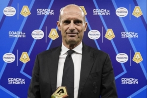 九月聯賽三連勝！阿萊格里領取意甲九月最佳教練獎杯