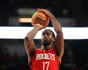 立功了！伊森搶斷反擊一條龍 起飛暴扣幫助球隊(duì)擴(kuò)大優(yōu)勢(shì)