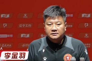 遼寧鐵人主場對陣南通支云，李金羽與隊員劉偉國出席賽前發布會