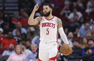 謝潑德：范弗里特昨天就掩護角度和放慢進攻節奏給我進行了指導