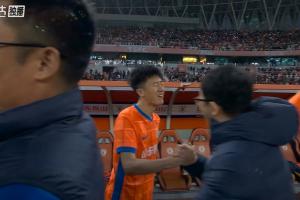 泰山對前四球隊戰績：對海港1勝1平 對申花1平1負 對蓉城被雙殺