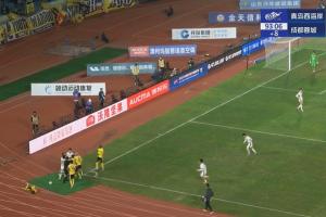 周定洋剪刀腳飛鏟引發(fā)兩隊(duì)沖突！最終張修維、周定洋各吃一黃！