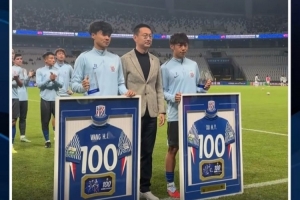 里程碑！申花主場戰英博賽前，為汪海健和徐皓陽舉辦百場儀式