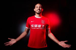 費(fèi)利佩對陣青島西海岸攻入過5粒中超進(jìn)球，是對陣單一對手最多