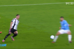 是點球嗎？孔塞桑禁區內疑似被踩到，裁判沒有表示