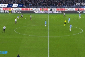 洛卡特利遭伊薩克森拉拽，報復性撞人染黃