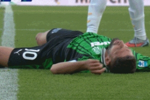 意媒：貝拉爾迪被撞倒地后感覺頭暈，送到醫院檢查后表示一切都好