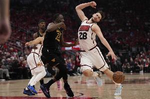 尼克-楊：相比火箭我更看好勇士 庫追巴的經(jīng)驗(yàn)?zāi)茏屗麄冘Q身前三