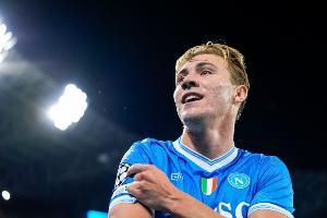 鏡報(bào)：那不勒斯迫切希望冬窗3800萬鎊提前買斷霍伊倫，曼聯(lián)已同意