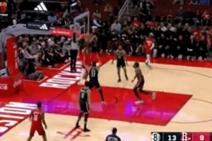 秀起來！阿門連續(xù)變向晃開防守 突入禁區(qū)雙手重扣