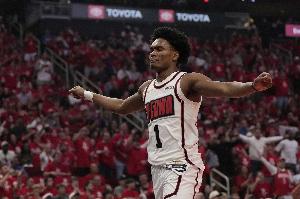 穿針引線！阿門-湯普森10中5拿到12分4板8助0失誤 正負值+33最高