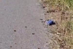 事后現(xiàn)場(chǎng)！國(guó)米二門馬丁內(nèi)斯車禍撞死老人，現(xiàn)場(chǎng)散落汽車碎片