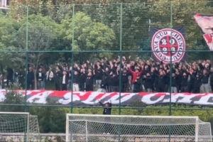 最后兩輪全力沖冠，蓉城球迷組織到訓(xùn)練基地為球隊打氣