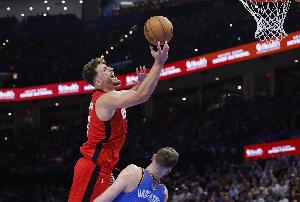 狀態(tài)不錯！申京上半場6中4得到9分3板5助 沒有三分出手