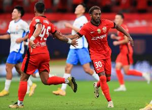 記者：加布里埃爾未現(xiàn)身海港今日訓(xùn)練，萊昂納多佩戴護(hù)具單獨(dú)訓(xùn)練