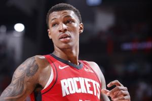 航天城小死神！小賈越來(lái)越穩(wěn)25分5板5助2斷1帽+0失誤！