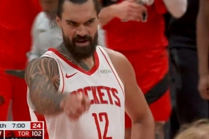 你還有這一手？亞當(dāng)斯反吊小賈巴里-史密斯 后者吃餅吊筐暴扣！